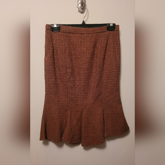 D&G Textured Brown A-Line Skirt With Flirty Bottom - Picture 1 of 3